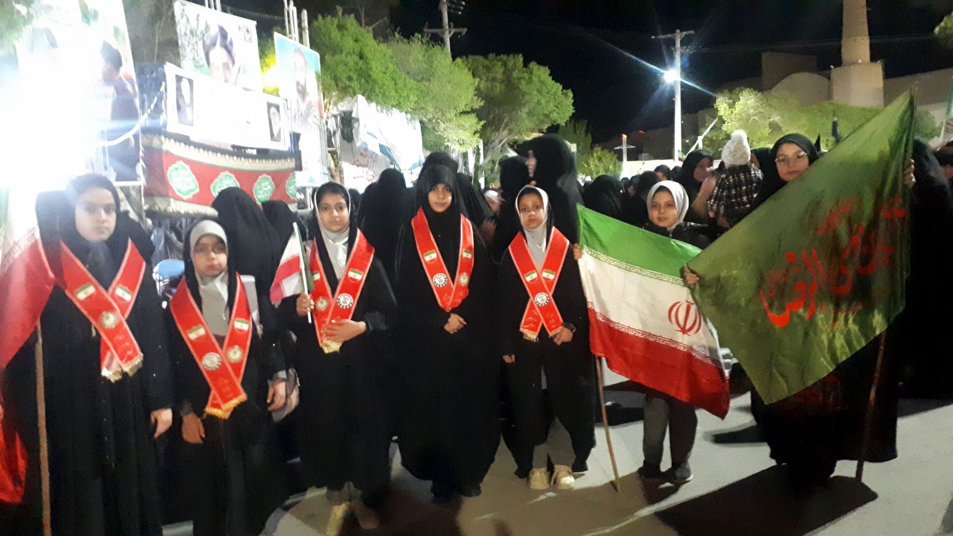 حضور پرشور پیشتازان سازمان دانش‌آموزی ابرکوه در تجمعات شبانه