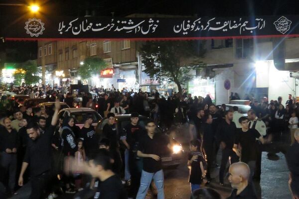 سوگواری عزاداران شهر قیامدشت در شب عاشورای حسینی