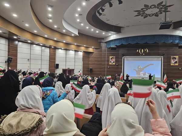 همایش بزرگ همیاران طبیعت و آموزش همگانی حفاظت از محیط زیست در منطقه پردیس 