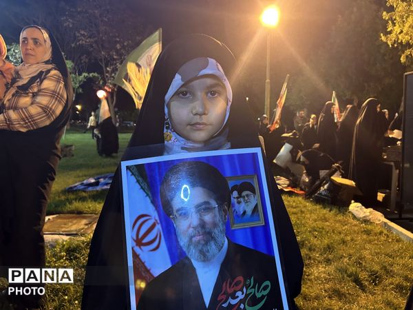 دهه‌نودی‌ها پای کار در تویسرکان