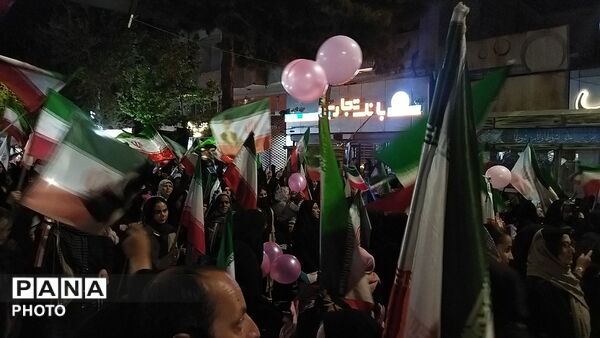دختران نیشابوری در صف اول تجمعات-۱