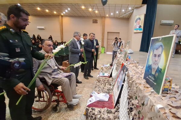 آیین بزرگداشت مقام شهدا و تجلیل از خانواده شهدا و ایثارگران 