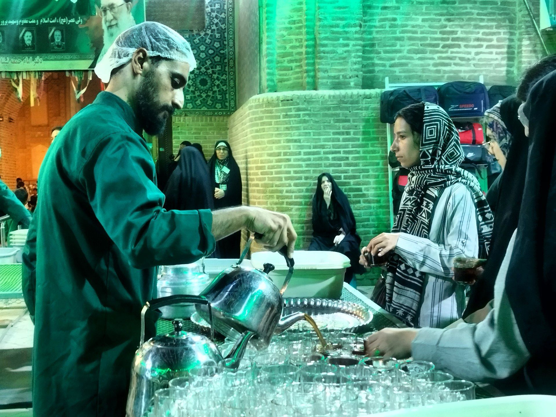 میزبانی در مسیر اجتماعات؛ فعالیت چایخانه حضرت زهرا (س)