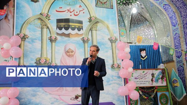 حضور پرشور مکلفین در مصلی بزرگ امام خامنه‌ای(مدظله العالی) با حضور بیش از ۱۰۰۰ هزار دانش‌آموز شهرستان