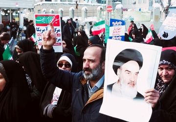 نمایش غیورانه اتحاد و همبستگی،با شرکت در راهپیمایی ۲۲بهمن در شهر اراک