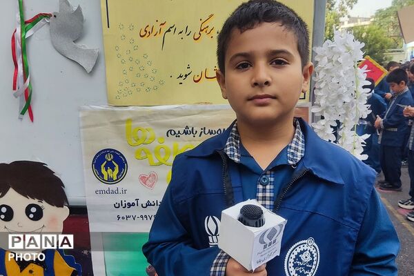 حضور مسئولان ناحیه دو شهرری در مراسم جشن عاطفه‌های دبستان پانزده خرداد 