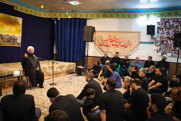 مراسم عزاداری ظهر شهادت امام رضا(ع) در مدرسه رویش کاشان