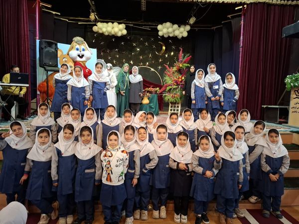 جشن یلدا ۱۴۰۴ در مدرسه ۱۷ شهریور شهرستان بجنورد 