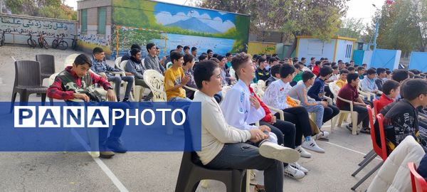 آشنا شدن دانش‌آموزان مدرسه فرزانگان با انواع آسیب‌های اجتماعی 