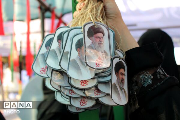 همدلی خادمان در موکب امام خامنه‌ای