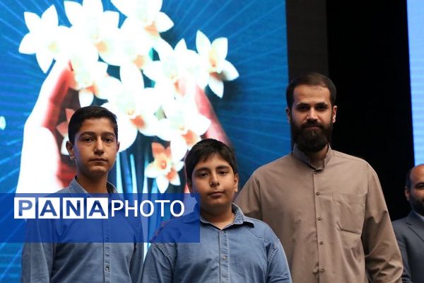 تقدیر از دانش‌آموزان برتر حوزه فرهنگی و هنری در آموزش و پرورش ناحیه یک شهرری