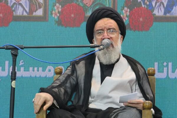  پیشوا در شب وداع؛ عالمان دینی و مسئولان با امام خویش پیمان دوباره بستند