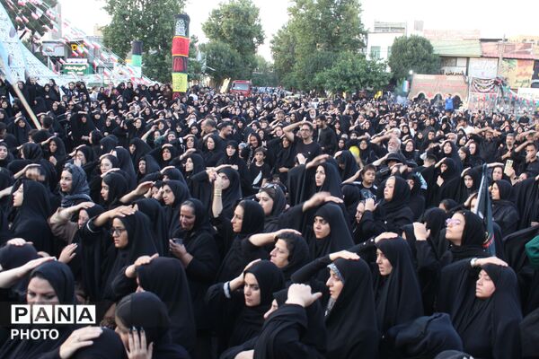 ورامین بار دیگر در سوگ اسارت؛ کاروان نمادین کربلا در خیابان‌های ورامین به حرکت درآمد