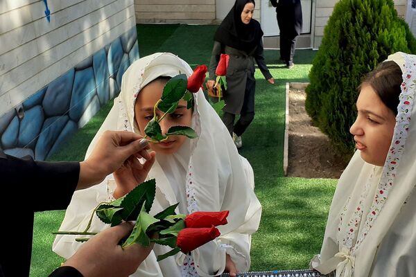 جشن شکفتن غنچه‌ ها، در دبستان مهرتابان بهارستان دو