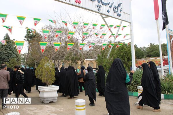 وداع با پیکر مطهر شهید فرشاد بنام در گلزار شهدا نیشابور 