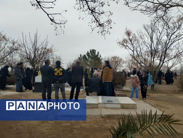 مراسم شب‌های چراغ  برات در گلزار شهدای روستای مهدی آباد خلیل آباد 