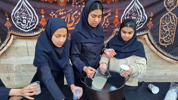 موکب مادر پهلو شکسته