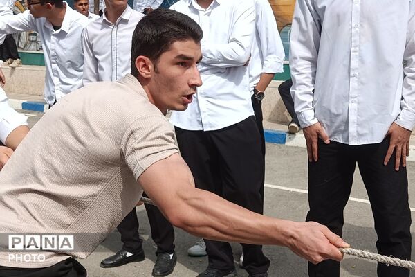 رقابت پرهیجان طناب‌کشی در بهارستان دو