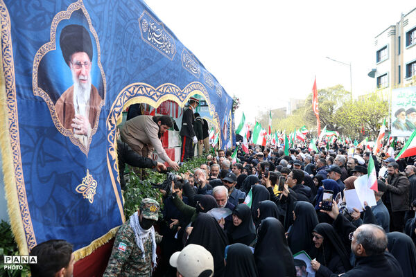 تشییع پیکر شهیدان لاریجانی، سلیمانی و شهدای ناوشکن دنا - 3