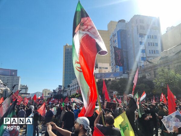 میراث خونین؛ مشهد در تپش قلب عشق به رهبر شهید