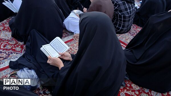 قرائت دعای عرفه در زیارتگاه شهید آیت الله مدرس
