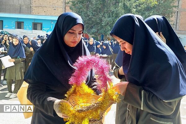 جشن میلاد حضرت زینب (س) و گرامیداشت روز پرستار در مدرسه شهید شرافت