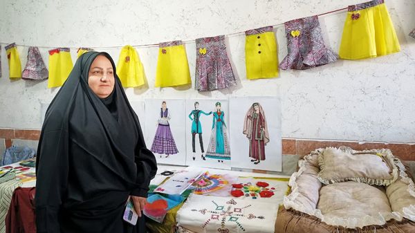 نمایشگاه دست‌سازه‌ها و غذاهای محلی دانش‌آموزان مارگون