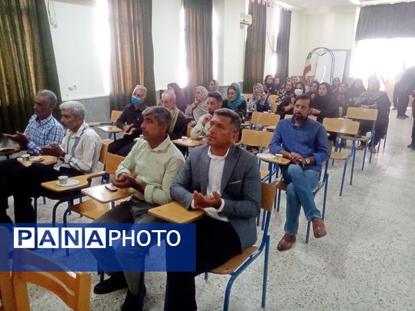 جشن تقدیر از دانش‌آموزان برتر دبیرستان علی‌سایانی فین