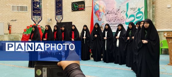 تقدیر از دانش‌آموزان برگزیده ناحیه چهار قم در جشنواره «فردا»