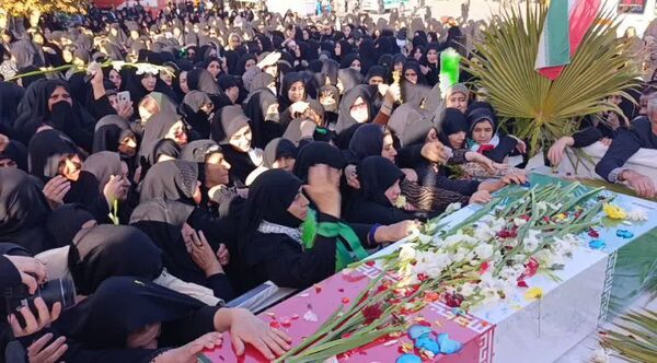 استقبال باشکوه مردم کوهدشت از شهدای گمنام  