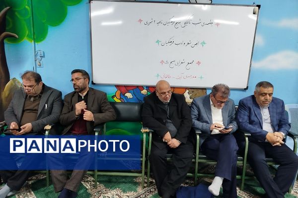 گردهمایی انجمن شعر و ادب فرهنگیان در دبستان طالقانی ناحیه دو شهرری 