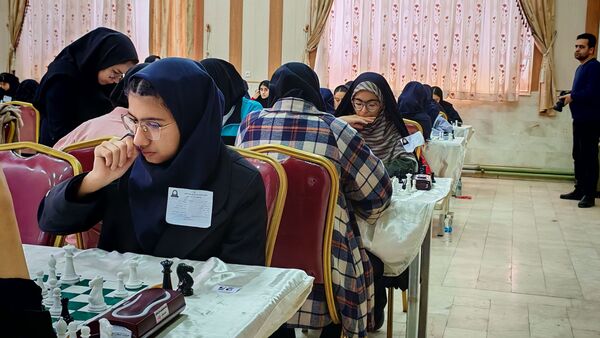 مسابقات ورزشی شطرنج دانش آموزان دوره دوم
