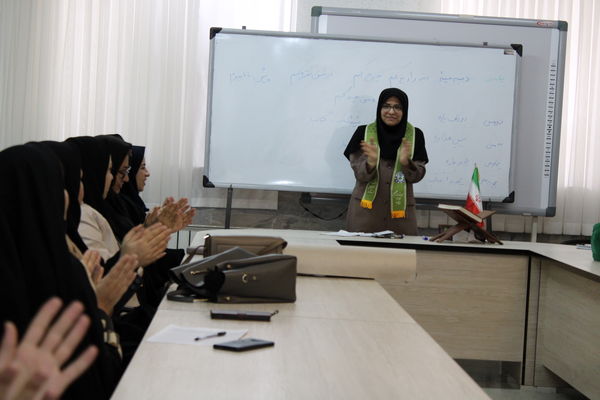 کارگاه‌های ضمن خدمت مربیان پیشتاز مانه و سملقان در دبیرستان رضوان