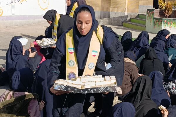مراسم جشن میلاد امام زمان (عج) در دبیرستان مهر نیشابور 