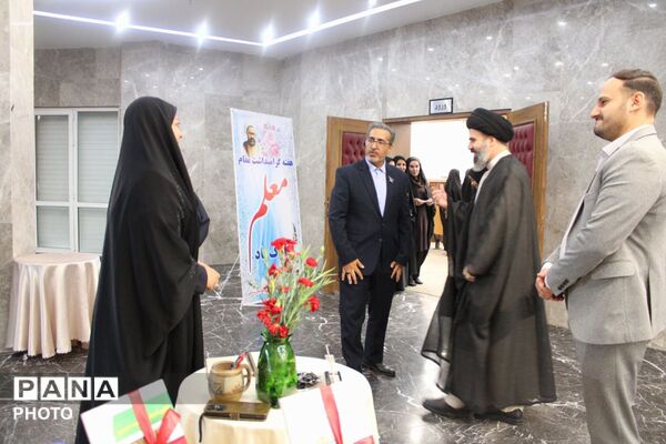 مراسم بزرگداشت مقام معلم در پردیس