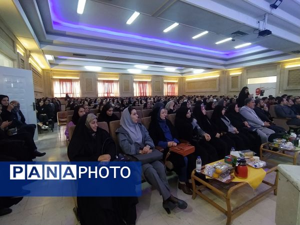 آئین تجلیل از ۱۶۵ دانش آموز برتر در کنکور سراسری در شهرستان اسلامشهر