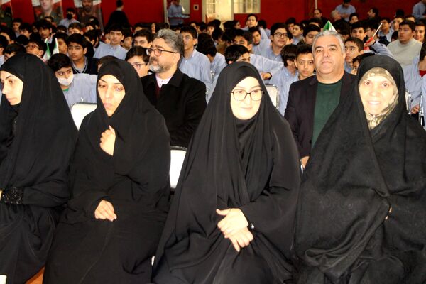 یادواره شهدای جنگ تحمیلی ۱۲ روزه در دبیرستان شاهد سالارشهیدان(ع)