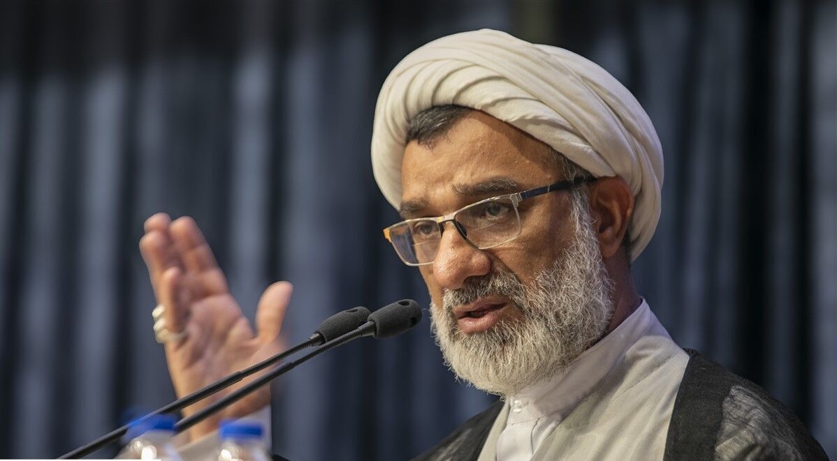تأکید دبیر شورای عالی انقلاب فرهنگی بر حمایت جدی از طرح‌های دانش‌بنیان رویان