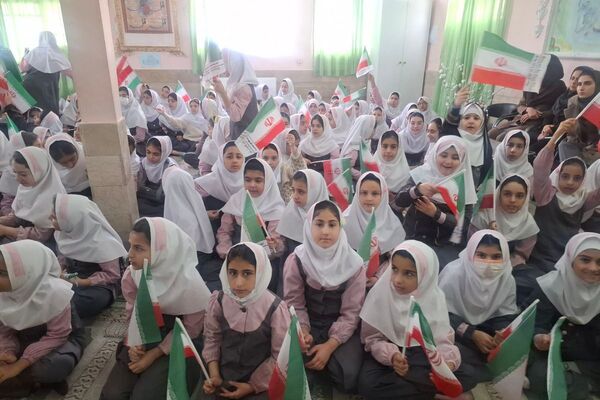 مدارس فیروزکوه غرق در شور نیمه شعبان