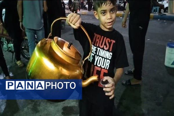 خدمت بی‌منت خادمان کوچک به زائران در حمیدیه 