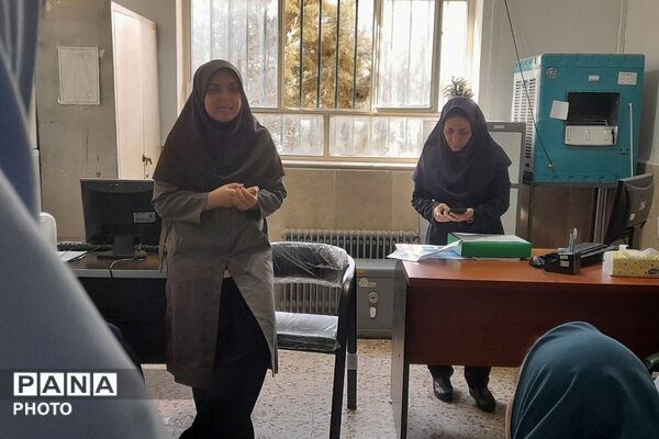 نشست تخصصی «همیاران مشاوره» در دبیرستان عفت