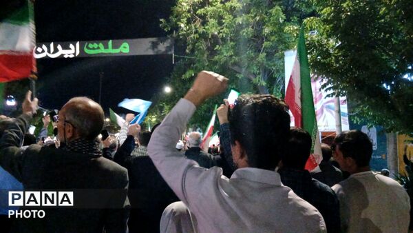 مشت ها بر فراز آسمان نیشابور نمایان شد 
