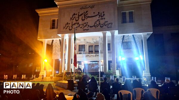  لبیک یا حسین (ع) در دبیرستان مهشید مصلی‌نژاد