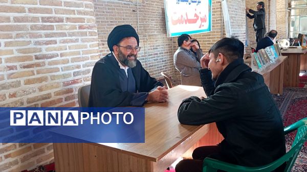  خدمت رسانی ادارات و سازمان‌های شهرستان نیشابور در میز خدمت نماز جمعه