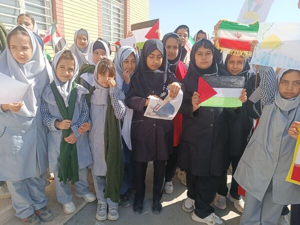 دانش‌آموزان دبستان نیک‌اندیشان چناران با جشن فرهنگ روستا و عشایر، اصالت ایرانی را زنده کردند