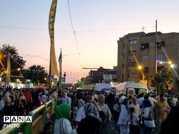 مهمانی ۱۰ کیلومتری؛ تجلی عشق به اهل‌بیت (ع) و نمادی از اتحاد