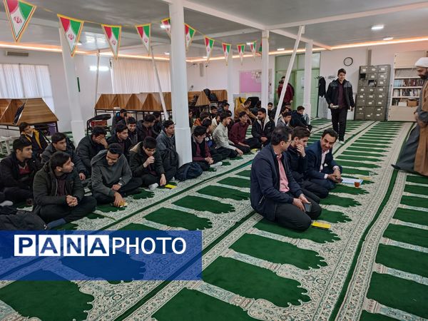 جشن ولادت باسعادت حضرت مهدی (ع) در دبیرستان نمونه آیت‌الله خامنه‌ای