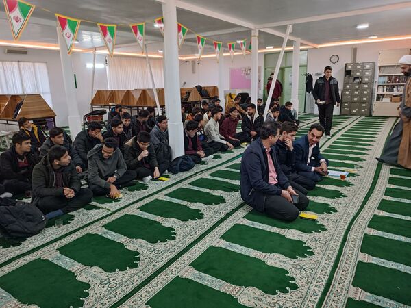 جشن ولادت باسعادت حضرت مهدی (ع) در دبیرستان نمونه آیت‌الله خامنه‌ای