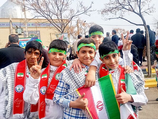 حضور مردم شهرستان مانه در راهپیمایی ۲۲ بهمن