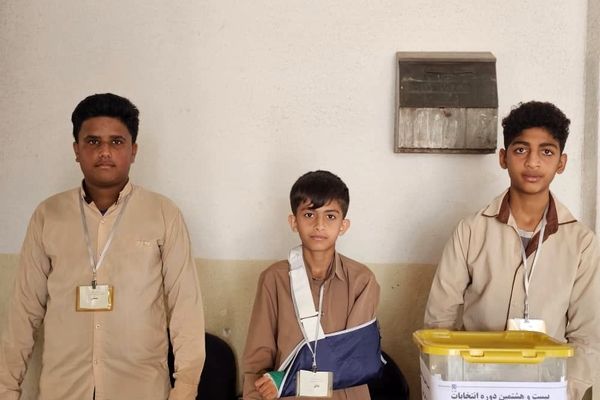 بیست‌وهشتمین دوره شورای دانش‌آموزی در دبیرستان متوسطه اول شهید ناصری برگزار شد